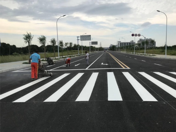 诸暨夜间道路划线施工噪音太大扰民怎么办，这事儿到底该怎么破？